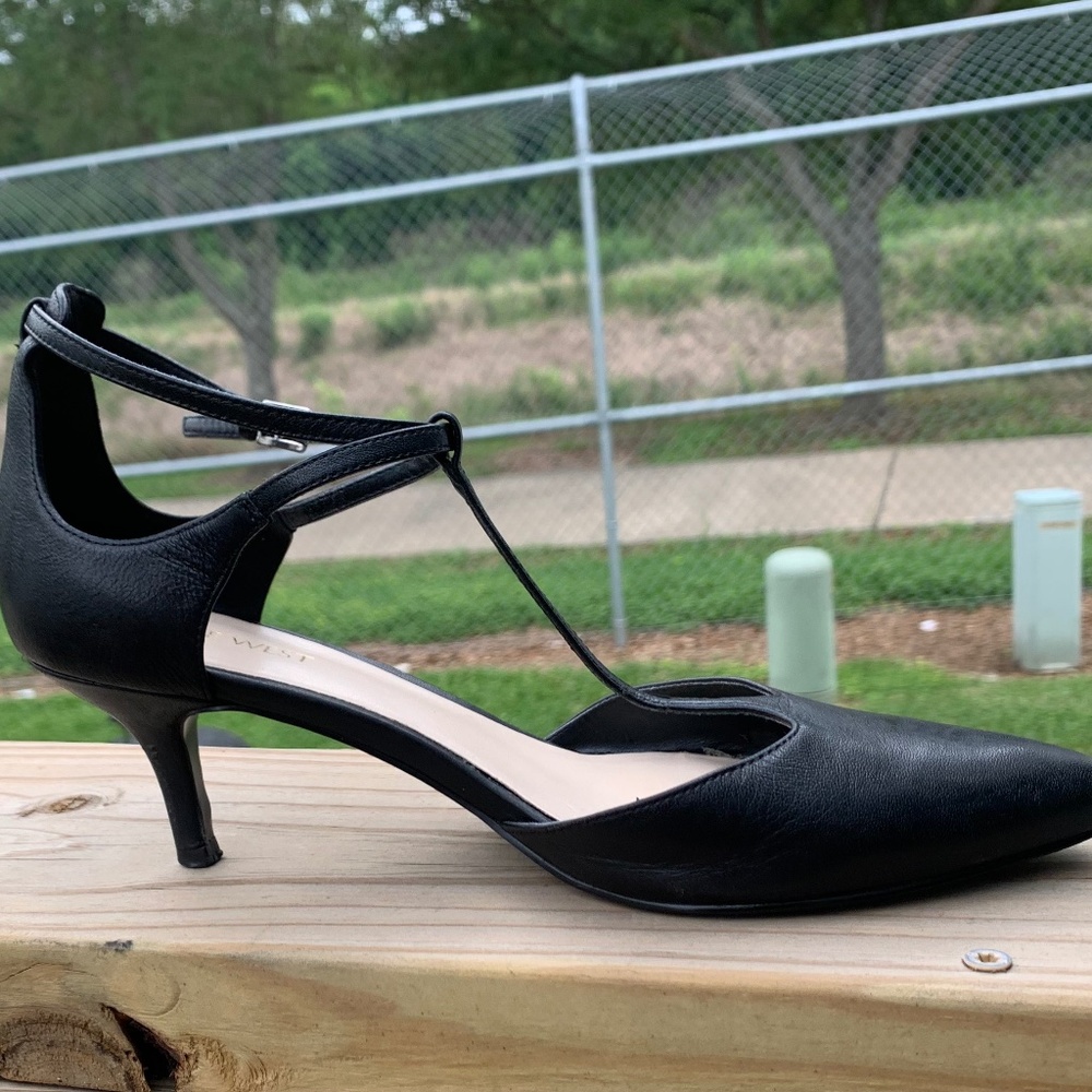 Nine West Size (7) Leather - Pointed Toe Black Pumps T- Bar Heels